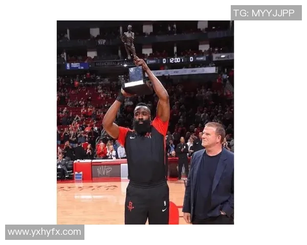 詹姆斯哈登的篮球之路与未来展望：从MVP到球队领袖的蜕变与挑战