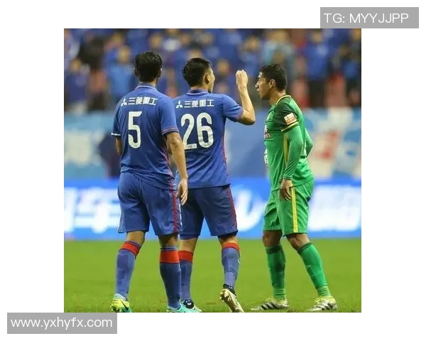 银潮对决中赫国安激战正酣双方球员全力以赴争夺胜利荣耀